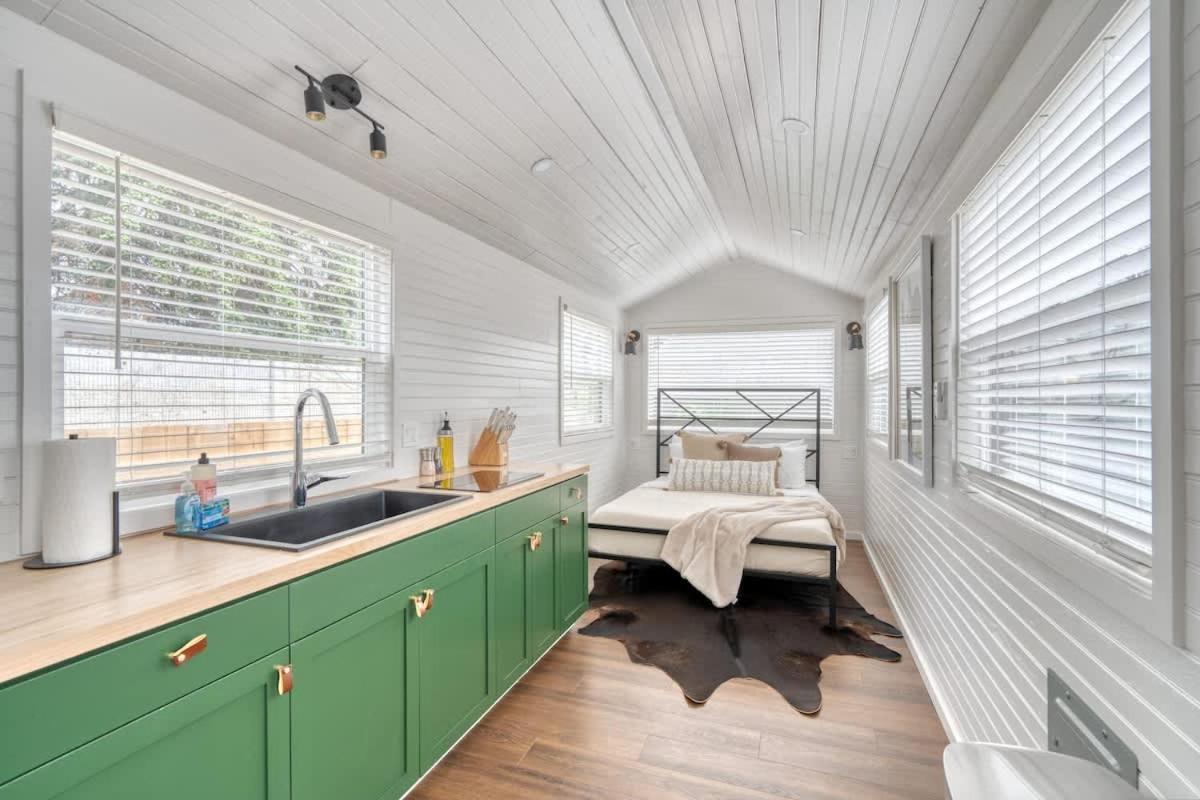 Stay Portland - Noir-Emerald Modern Tinylux In Portland Exterior foto